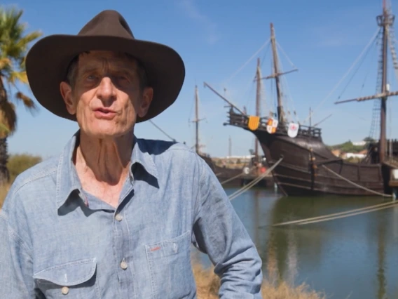 David Yetman in front of Carabelas in Puerto de Palos, Huelva
