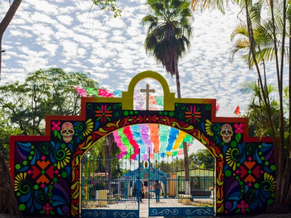 Panteón cementerio municipal de San vicente tancuayalab, san luis potosí méxico en dia de muertos xantolo