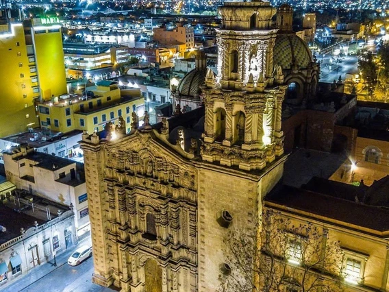 Templo del Camenl at night